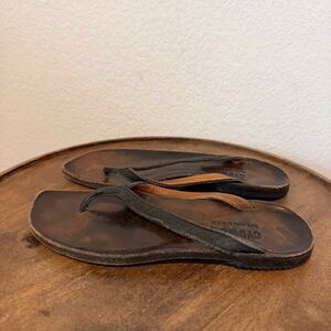 Cydwoq Brown Leather Flat Thong Sandals Flip Flops Women's Size 37 US 7